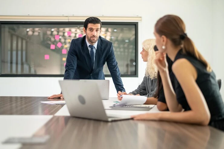 Structuring Conversations to Secure Commitment